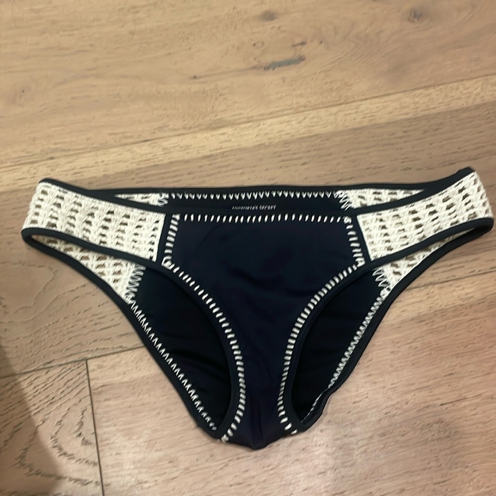 Victoria Secret bikini bottoms Medium
